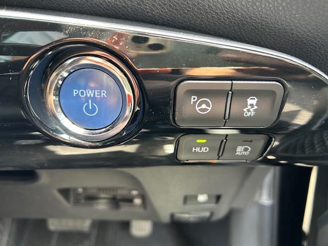 【アドバンストパーク】駐車するスペースの横に停車後、スイッチを押すだけで、システムがステアリング・シフト・アクセル・ブレーキを操作し、駐車を完了させます！機能には限界があるためご注意ください。