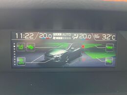 【マルチファンクションディスプレイ】燃費情報や走行状態、各種車両設定状態の確認を液晶画面に表示、確認できます♪インパネ上部にレイアウトされ、視認性にも優れたモニターです。