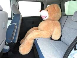 当社スタッフの岩浜くん（身長約160cm）に実際に乗車してもらいました。サイズ感の参考にぜひご覧ください。