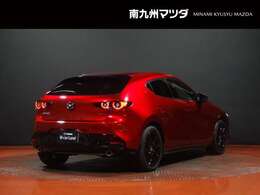 【MAZDA3】光の映り込みだけで、「面のうつろい」を表現し、見る場所、時間、天気によりさまざまな表情を見せ、見るたびに「このクルマにして良かった」と思っていただける車です。洗車も楽しくなります。