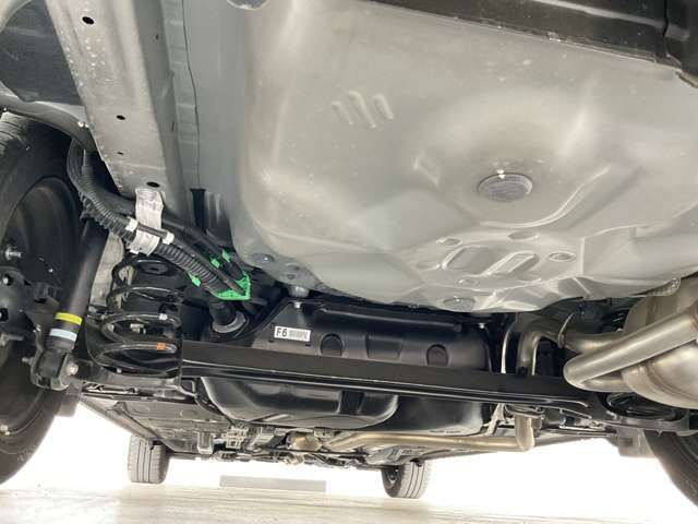 中古車だと気になる足廻り＆下廻り・・・ご覧の通り状態良好◎沿岸部や降雪地にお住まいのお客様もご安心ください♪