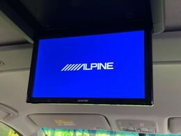 【フリップダウンモニター】大画面モニターで後席でもエンタメをお楽しみいただけます。小さなお子様にも大人気の装備です♪