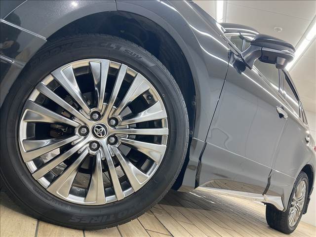 純正19インチアルミホイールを装備！！