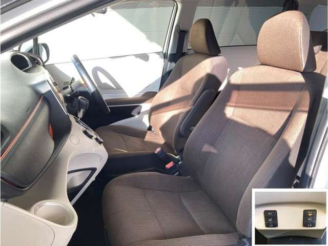 トヨタ中古車「まるごとクリーニング」施工済。外装はもちろん内装はシートを外して見えない所まで徹底洗浄しています。☆シートヒーター装備☆