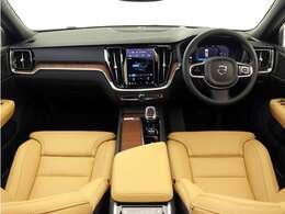 Google搭載/ETC2.0/360度カメラのフルセット搭載。9インチ・タッチスクリーン式センターディスプレイと、モード選択式の12.3インチデジタル液晶ドライバー・ディスプレイを装備。