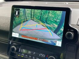 【バックカメラ】駐車時に後方がリアルタイム映像で確認できます。大型商業施設や立体駐車場での駐車時や、夜間のバック時に大活躍！運転スキルに関わらず、今や必須となった装備のひとつです！