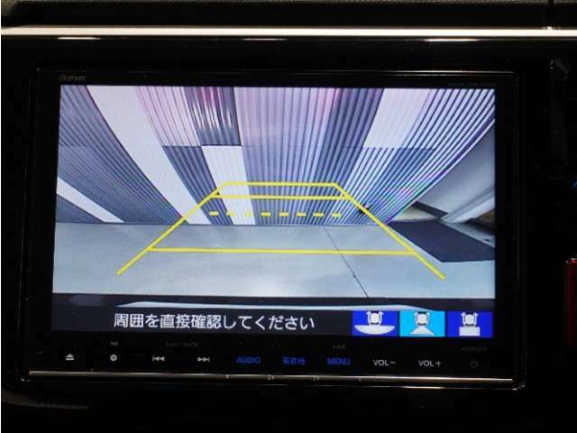 【バックカメラ】の装備で後退時も安心です。リバース連動で画面が切り替わるのでとっても便利です。今や後方確認の必須アイテムですよね。