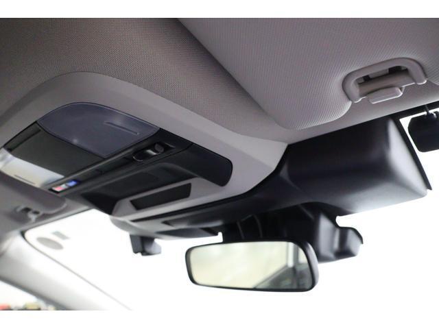 アイサイトはステレオカメラで前方を認識。万一の際の衝突回避、車線逸脱のお知らせ、全車速追従クルーズコントロールなど、色々なことができる運転支援システムです。