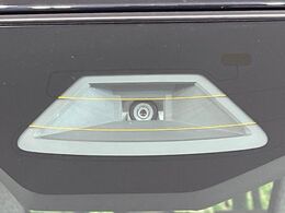 【スズキ　セーフティサポート】走行中に前方の車両等を認識し、衝突しそうな時は警報とブレーキで衝突回避と被害軽減をアシスト。より安全にドライブをお楽しみいただけます。