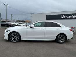 この度はメルセデスベンツの中古車をご覧いただきありがとうございます。遠方のお客様にも末永く安心してお乗り頂けるよう、納車後も丁寧にサポート致します。
