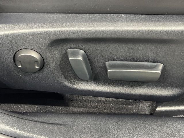 【パワーシート】スイッチ一つで簡単にシートの微調整が可能！電動だから力もいりません！快適なシートポジションにセットして、快適なドライブをお楽しみください。