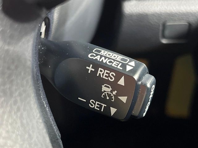 【レーダークルーズコントロール】高速道路での長距離走行が楽に！！自動で速度を保つクルーズコントロールが、衝突軽減システムと連携し、前方の車両を感知して車間を保つように速度調節してくれます！！