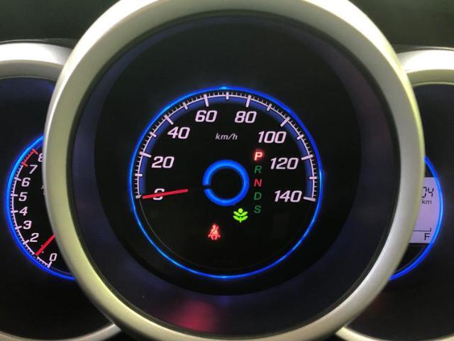 WECARSの展示場では実際に見て、触ってお車をお選びいただけます！知識の豊富な営業スタッフが様々なカーライフをご提案いたします！