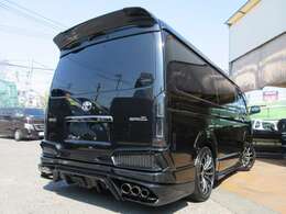 5型ハイエース・ロングワイドスーパーGL！2.8ディ―ゼルターボ！バットフェイス・フルエアロ・車内泊カスタム！1オーナー・禁煙！内外装共にしっかりカスタムの入った魅力的な1台！是非お問合せ下さい！