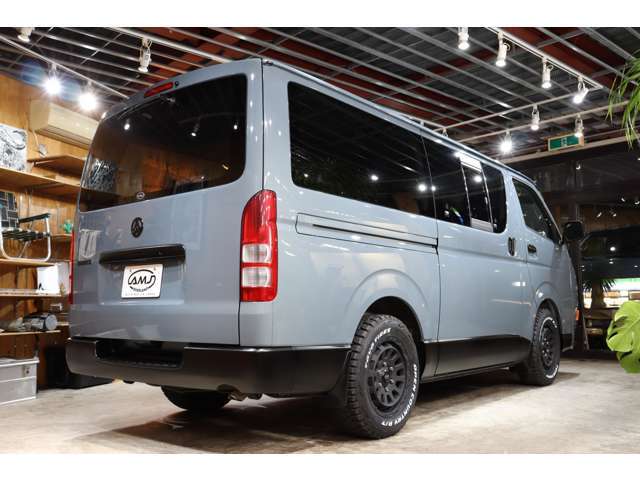 当社では全車修復歴無しの状態の良い車両を厳選して仕入れております。ノーマル状態で仕入れて車両をベースとし、自社工場にてリノベーションカスタマイズを行っております。