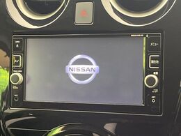 【純正ナビ】人気の純正ナビを装備しております。ナビの使いやすさはもちろん、オーディオ機能も充実！キャンプや旅行はもちろん、通勤や買い物など普段のドライブも楽しくなるはず♪