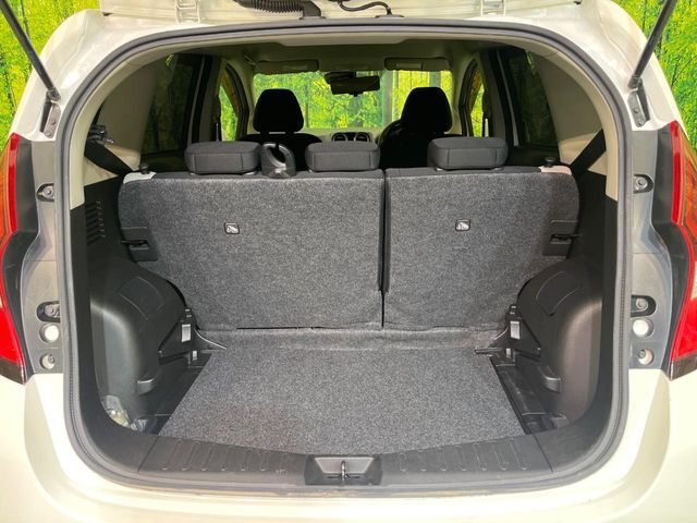 普段のお買い物や通勤、送迎等に十分な荷室スペースを確保しております。セカンドシートを倒すと、大きな荷物の積載も可能です♪