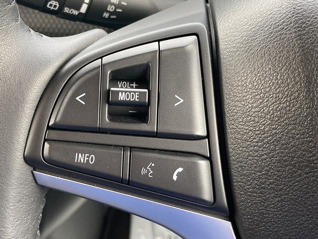 走行中でもオーディオの音量調節や、AVソースの切り替えが手元で行える操作スイッチがハンドル部に付属します☆（基本的にスズキ純正品のみの対応です。社外品は対応保証外となります）
