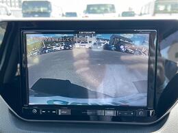 【バックカメラ】駐車時に後方がリアルタイム映像で確認できます。大型商業施設や立体駐車場での駐車時や、夜間のバック時に大活躍！運転スキルに関わらず、今や必須となった装備のひとつです！