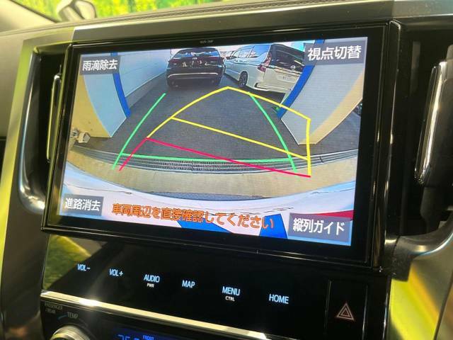 【バックカメラ】駐車時に後方がリアルタイム映像で確認できます。大型商業施設や立体駐車場での駐車時や、夜間のバック時に大活躍！運転スキルに関わらず、今や必須となった装備のひとつです！