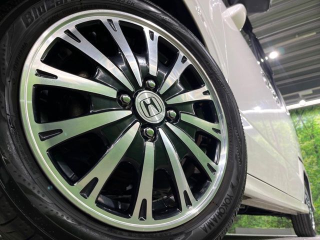 【純正15インチアルミホイール】外観にマッチした純正アルミホイールを装着しております。各種社外アルミホイールや、スタッドレスタイヤも取扱いしております。是非ご相談ください♪