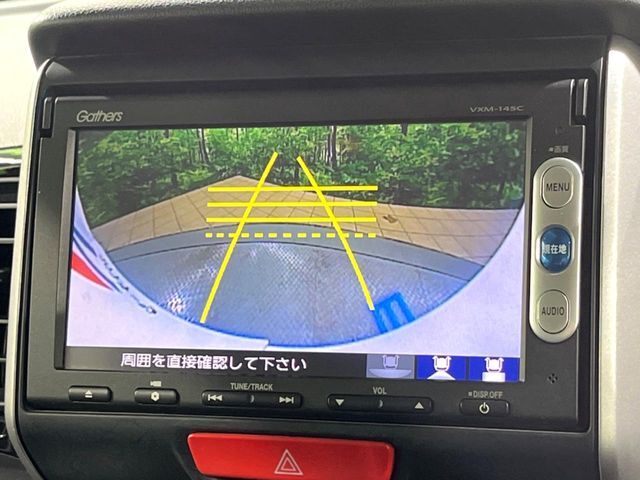 【バックカメラ】駐車時に後方がリアルタイム映像で確認できます。大型商業施設や立体駐車場での駐車時や、夜間のバック時に大活躍！運転スキルに関わらず、今や必須となった装備のひとつです！