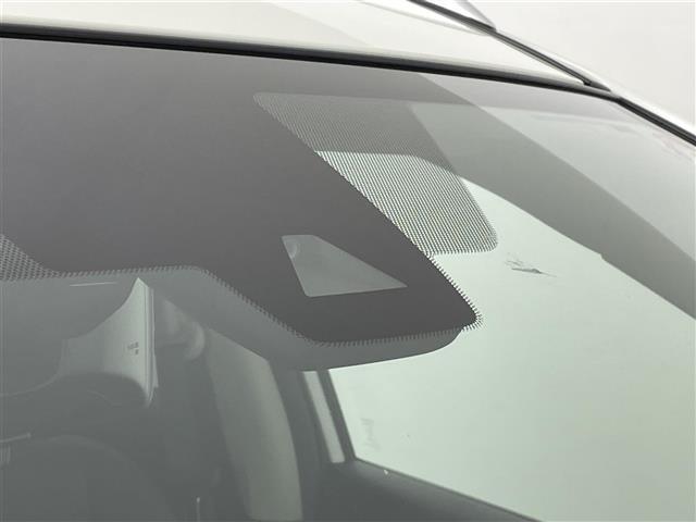 【　衝突被害軽減ブレーキ　】衝突軽減ブレーキ付き♪誤操作で万が一、前方の車に衝突しそうになった際に自動でブレーキが作動し衝突の被害を軽減します！