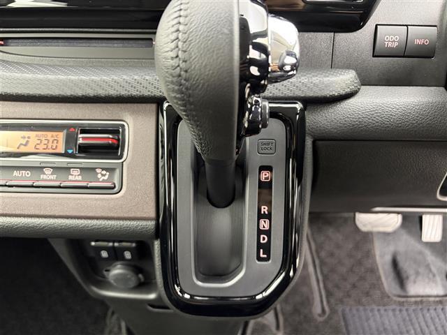 【シフトレバー】『シフトレバー』の画像になります。写真の内容に関してご不明点、ご質問等がございましたらお気軽にガリバー店舗までお問い合わせください。