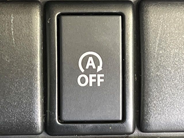 【オートエアコン】一度お好みの温度に設定すれば、車内の温度を検知し風量や温度を自動で調整。暑い…寒い…と何度もスイッチ操作をする必要はありません。快適な車内空間には必須の機能ですね♪
