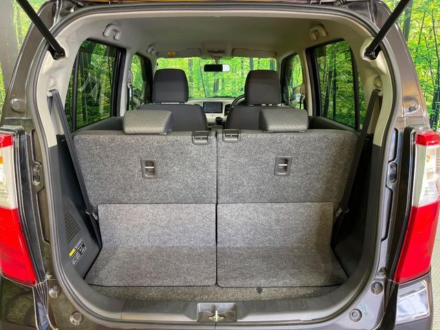 普段のお買い物や通勤、送迎等に十分な荷室スペースを確保しております。セカンドシートを倒すと、大きな荷物の積載も可能です♪