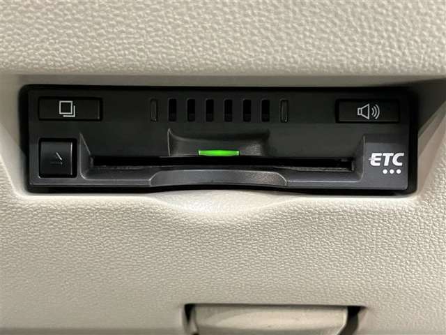 ETC車載器です！高速道路の料金所で慌てて小銭を探すことも無くなります。キャッシュレスでスイスイ、ストレスフリー♪