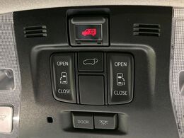 【両側パワースライドドア】スマートキーや運転席のスイッチで後席両側スライドドアの開閉が可能♪電動だから力を入れてドアを開ける必要が無く、小さなお子様でも簡単に開け閉めでき快適です♪