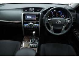 年式を感じさせない無い内装で御座います！マークxならではなシンプルな内装に仕上がっております！！