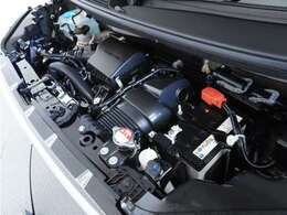 エンジンは車の心臓部分です。このエンジンルームが汚いとトラブルの基になります。当店は専用の液剤を使って徹底的に綺麗にします。