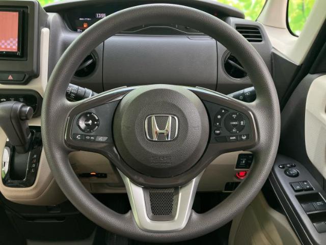 WECARSの展示場では実際に見て、触ってお車をお選びいただけます！知識の豊富な営業スタッフが様々なカーライフをご提案いたします！