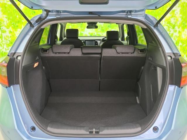 WECARS（ウィーカーズ）は全国250店舗展開！お客様が安心してカーライフをお楽しみいただけるよう社員一同心を込めてサポートいたします。