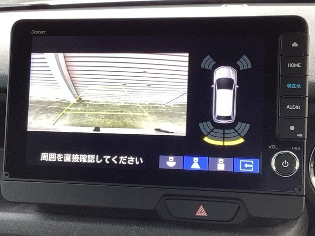 バックカメラも装備しております。車庫入れの苦手なお客様も安心！重宝してくれます！