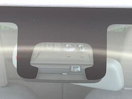 【スズキ　セーフティサポート】走行中に前方の車両等を認識し、衝突しそうな時は警報とブレーキで衝突回避と被害軽減をアシスト。より安全にドライブをお楽しみいただけます。
