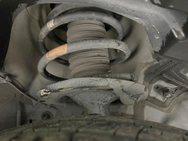 お車を安心してお乗りいただく為には、足回りの定期点検が欠かせません。サービスサポート（有償保証）では無料点検もご提供しており、安心のカーライフをお過ごしいただけるサポート体制が整っています。