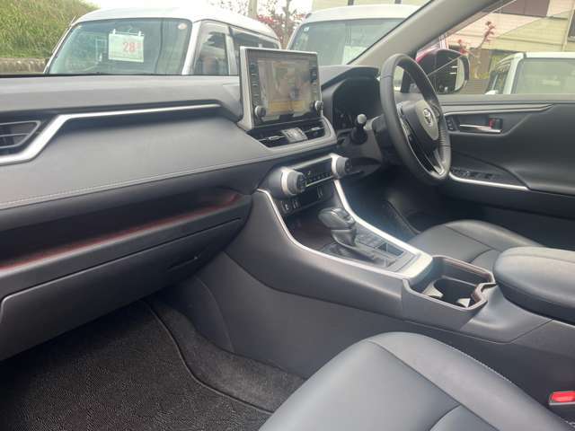 内装クリーニング済み！！レザーシート！！ナビTV！！ETC！！スマートキー！！プッシュスタート！！ドラレコ！！