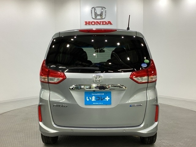 【Honda認定中古車 U-Select】　は3つの安心をお約束します。　1　Hondaのプロが整備した安心。 2　第三者機関がチェックした安心。　3　購入後もHondaが保証する安心。