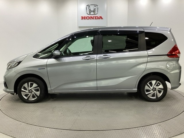 購入後も自社指定整備工場完備でお客様の愛車をしっかりサポート致します！御納車時には安全かつ安心してお乗り頂けるようホンダ専門知識を持つ整備スタッフが点検・整備・装備も説明をしてお渡ししております。