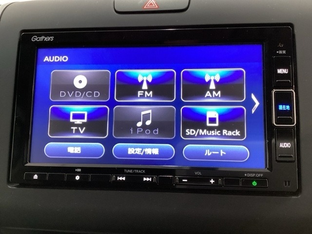 ナビゲーションはフルセグTV、インターナビ対応のGathers純正メモリーナビを搭載しています。Bluetoothオーディオ機能がありますので、スマートフォンなどの音楽も再生できます。