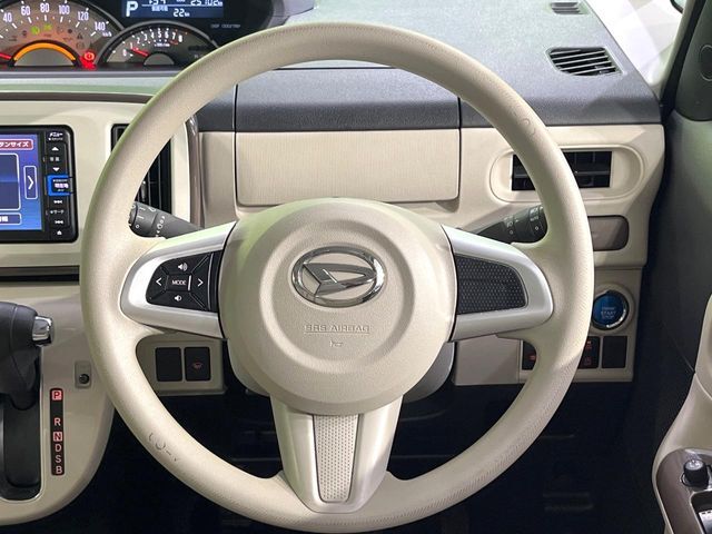 インテリアに合わせたデザインのステアリングは、運転される方のことも考え、運転しやすい形状、大きさです。是非一度、実際に触ってお確かめください。