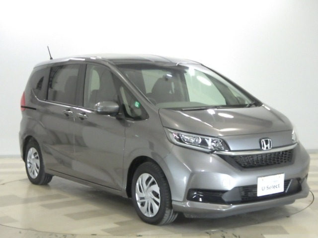 内装、外装は、専任のスタッフが真心込めて丁寧にクリーニングしておりますので、ピカピカに仕上がっております。中古車でもこのキレイな状態は必見です！