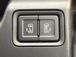 【両側パワースライドドア】スマートキーや運転席のスイッチで後席両側スライドドアの開閉が可能♪電動だから力を入れてドアを開ける必要が無く、小さなお子様でも簡単に開け閉めでき快適です♪