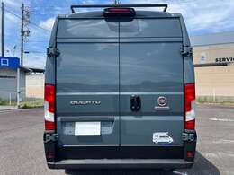 お好みでキャンピングカーなどで使用する開閉式リアウィンドウ取付など、ご相談に応じて取付も可能です。