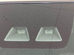 【スマートアシスト】走行中に前方の車両等を認識し、衝突しそうな時は警報とブレーキで衝突回避と被害軽減をアシスト。より安全にドライブをお楽しみいただけます。