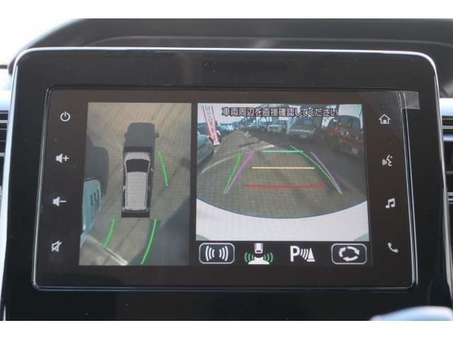 全方位カメラ装着のため、後方だけでなく前方や俯瞰映像、助手席側の映像が表示でき、車庫入れや狭い場所での切り返しなどをサポートします。
