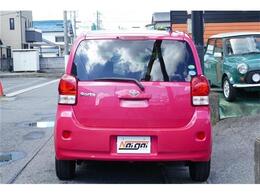 奥様のくつろぎ空間も充実！おいしいコーヒーでも！旦那様にはアフターパーツコーナーに！ついつい時間が経つのを忘れてしまう。車選びも大切だけど、お店選びにも拘ってみてください！